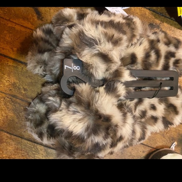 Fuzzy slippers - Picture 3 of 3